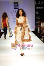 Model walks the ramp for Rehane Show at Lakme Winter fashion week day 4 on 20th Sept 2010 (45).JPG